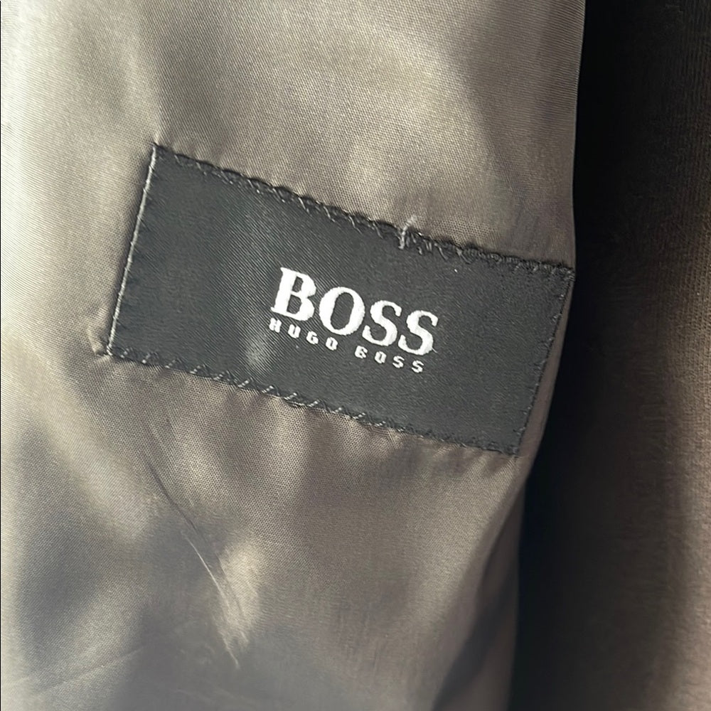 Hugo Boss Suit in Mint Cond - 44L - Pants 34/35