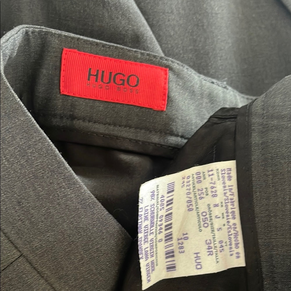 Hugo Boss Suit in Mint Cond - 44L - Pants 34/35