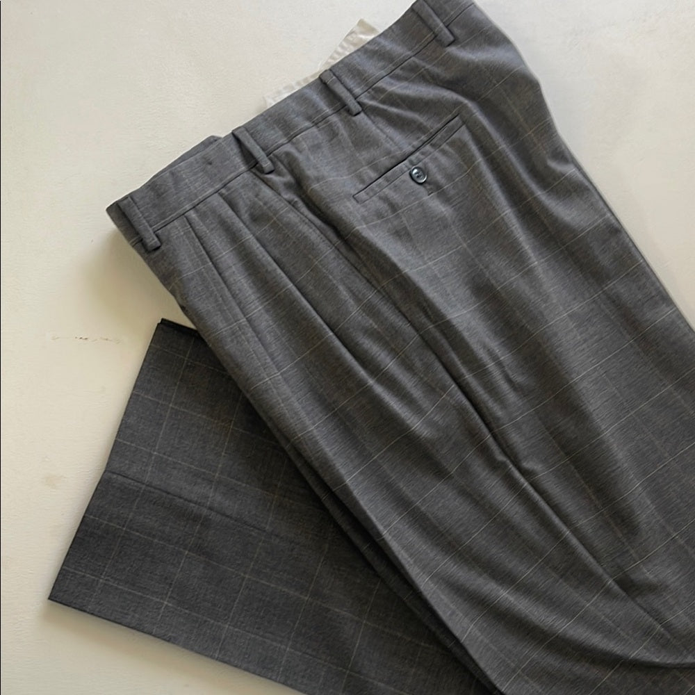 Custom Hand Tailered Caroll &Co Beverly Hills Grey Suit 42L 36/34