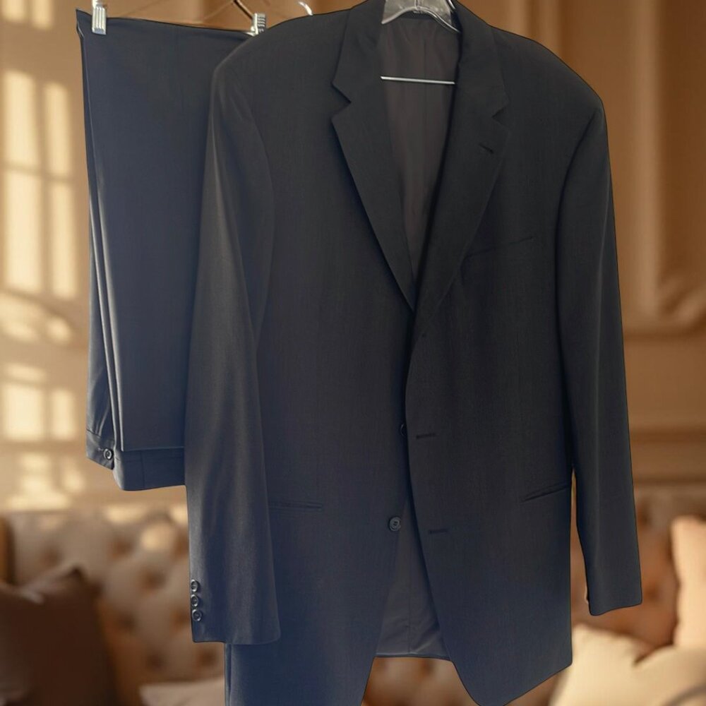 Hugo Boss Suit in Mint Cond - 44L - Pants 34/35