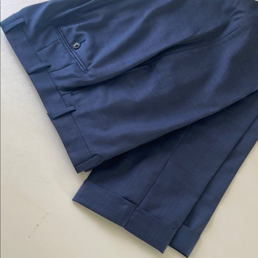 Calvin Klein Men's Blue Suit size 42R Slim Fit - 32/32