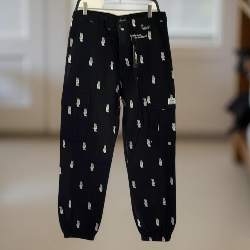 40s & shorties Black Cargo Pants Size Large - length is 32 NWT