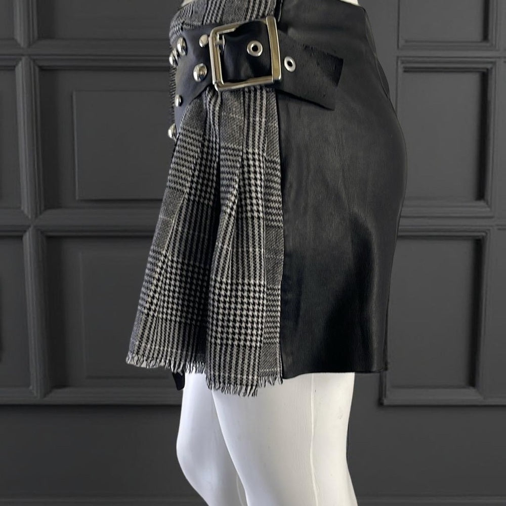 Zara Basics Black and Gray Studded Shorts - skirt size XS