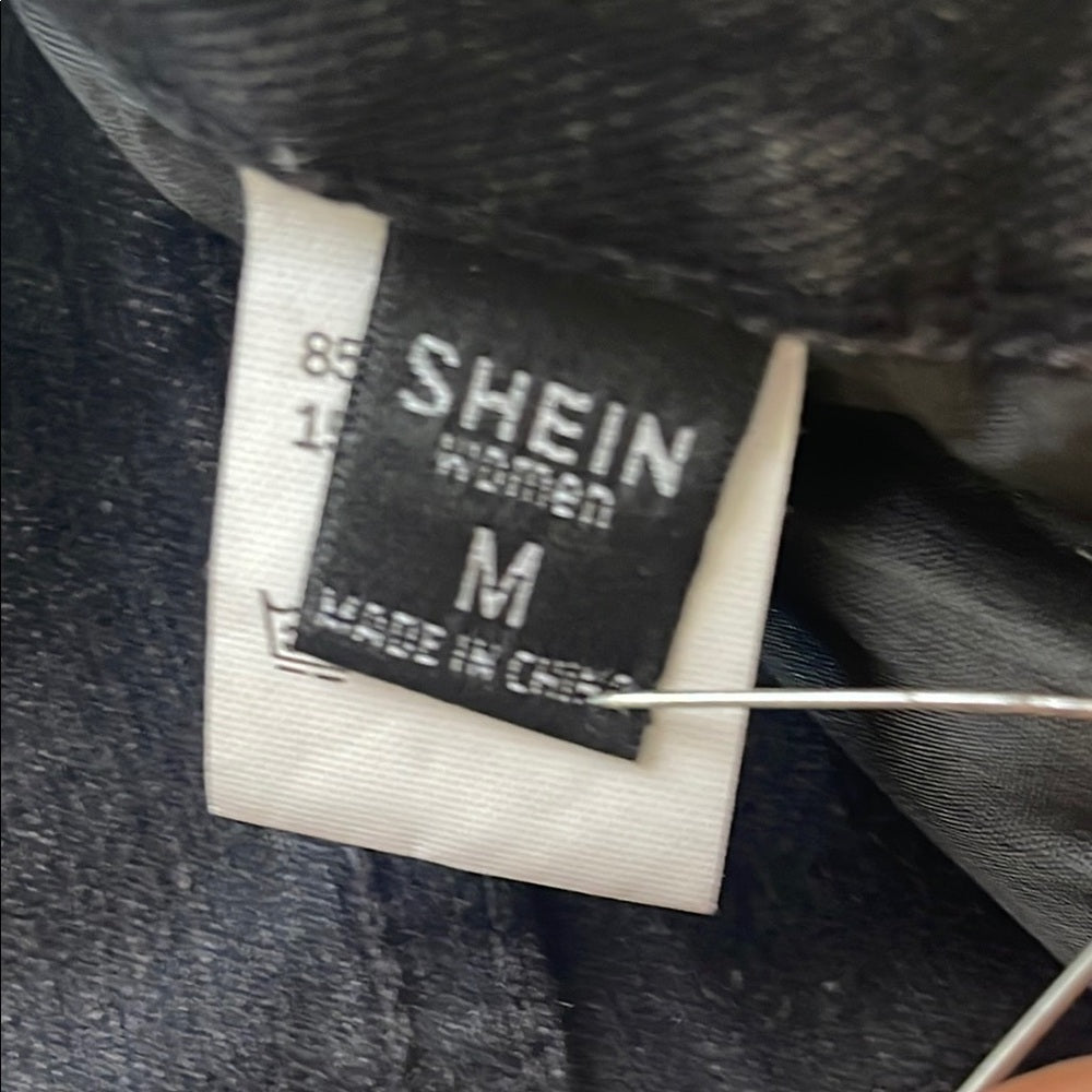 Shein Black Baggy Women's Jeans with Heart Design - NWOT