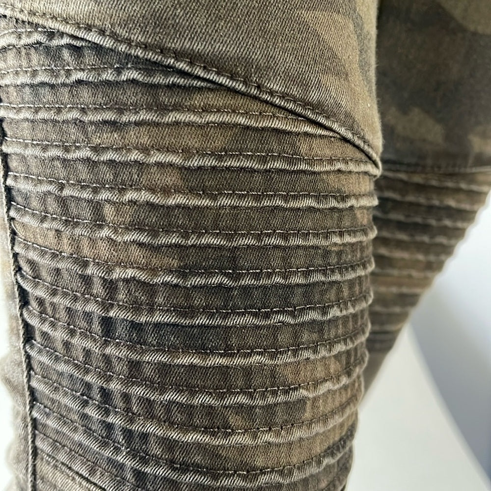 Zara Women's Camouflage Skinny Jeans