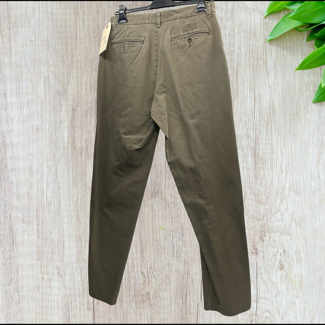 Banana Republic Men's Olive Green Pants in size 32/30