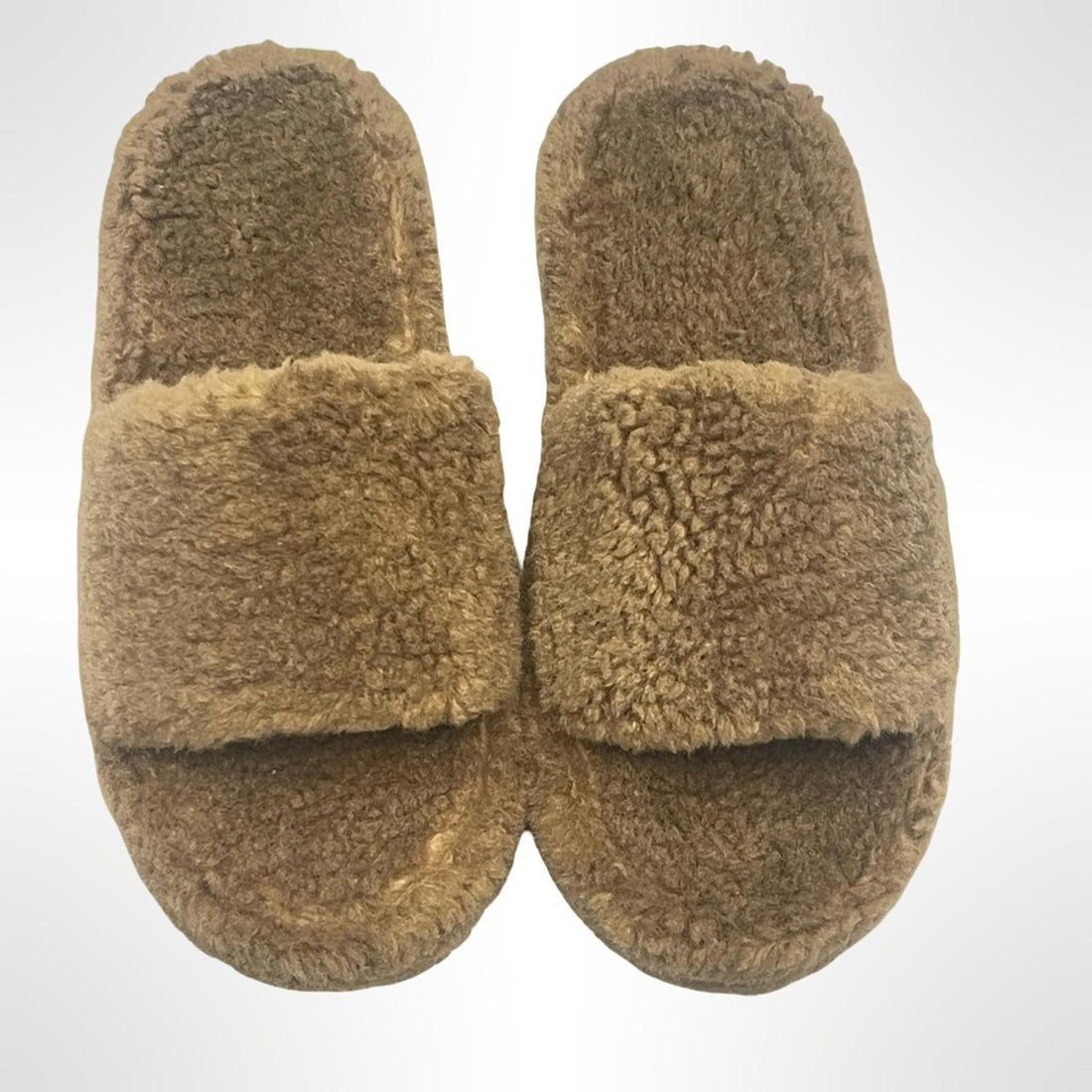 Posee Cozy Brown Fuzzy Slippers in mint condition size 39-40
