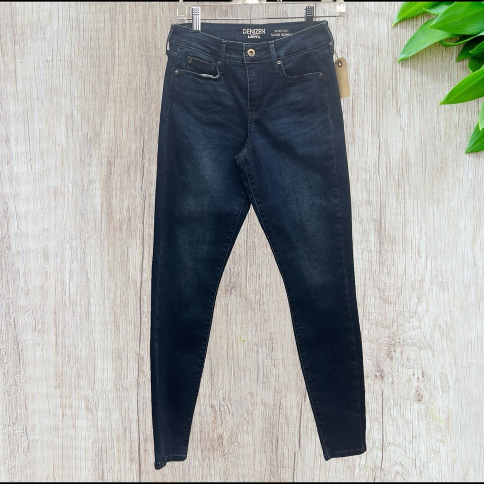Denizen from Levi's Women's Super Skinny Jeans Size 2 NWOT