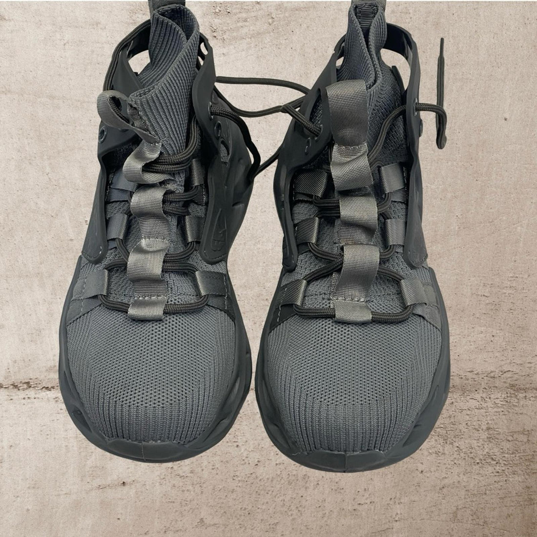 Gray High-Top Sneakers with steel toes - size 6W - Mint!