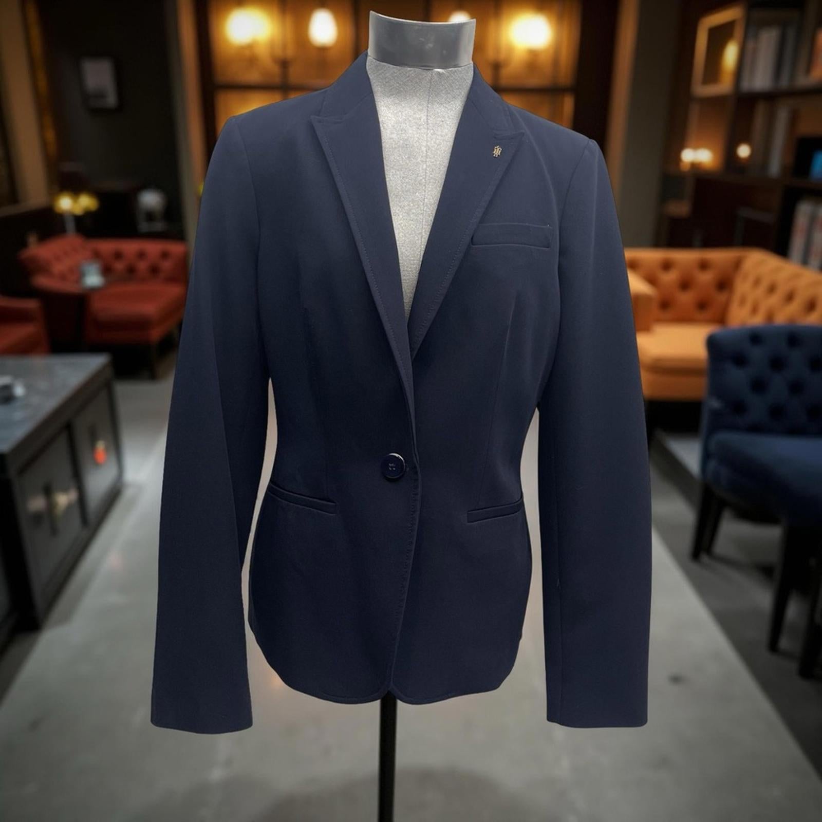 Elegant Tommy Hilfiger Navy Women's Blazer - size 6