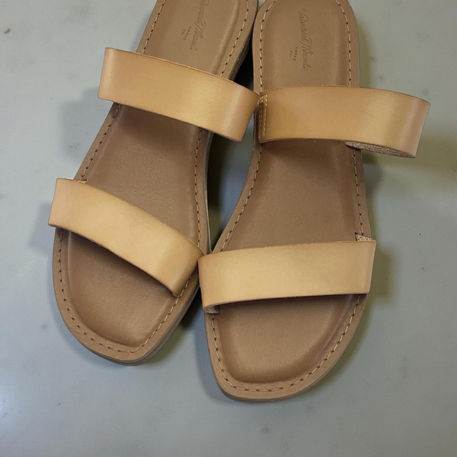 Universal Thread Women's Tan Sandals - size 8