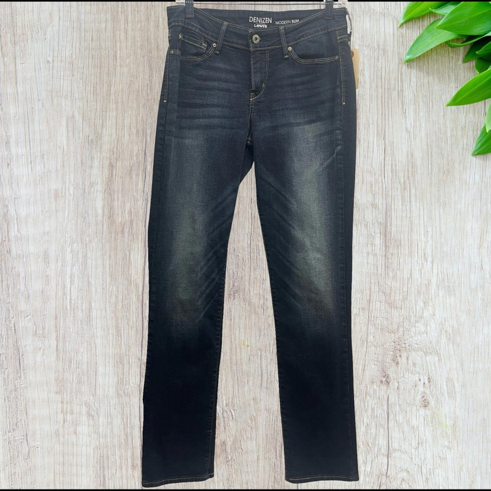 Denizen from Levi's Size 28x34 Slim Jeans NWOT