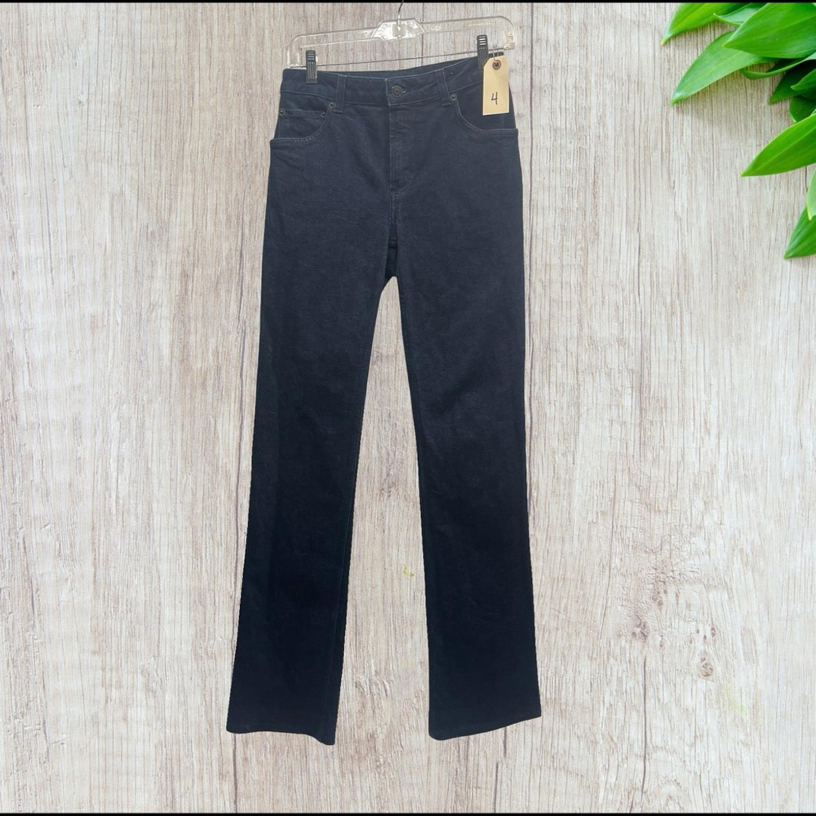 Italian Made TR Straight-Leg Jeans in size 4-mint condition