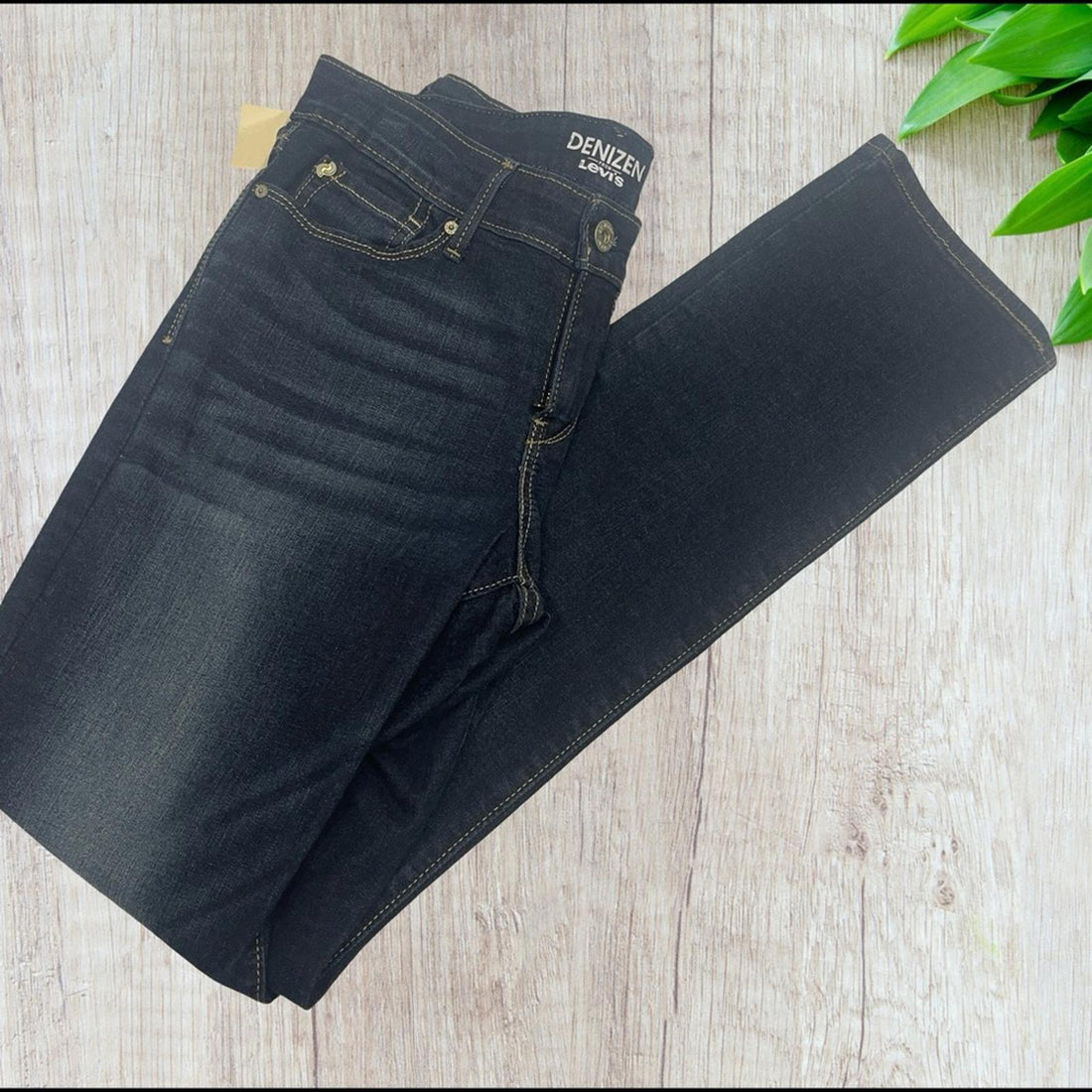 Denizen from Levi's Size 28x34 Slim Jeans NWOT