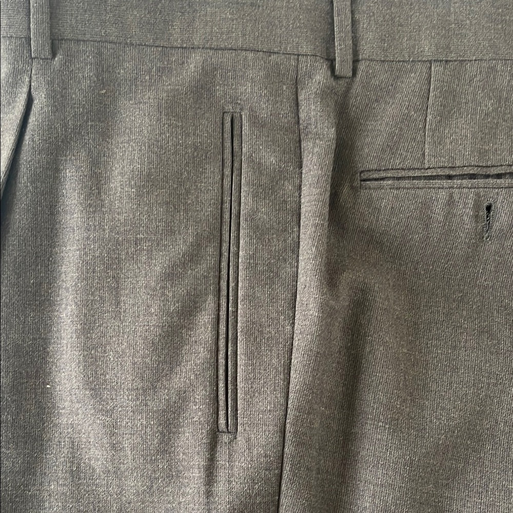 Hugo Boss Einstein Sigma Suite 44L - UnWorn! -Men's Classic Dark Charcoal Suite