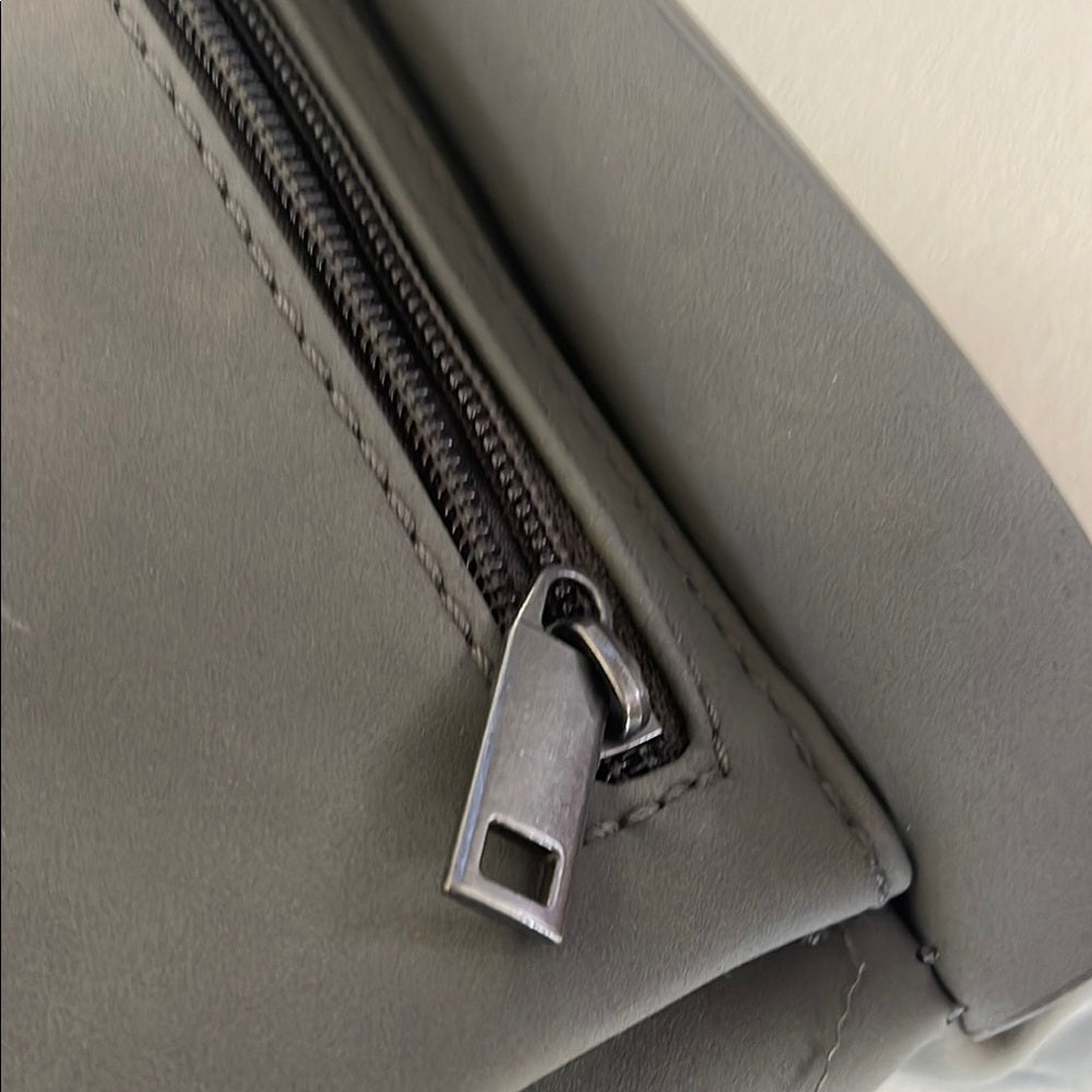 Universal Thread Gray Crossbody Bag