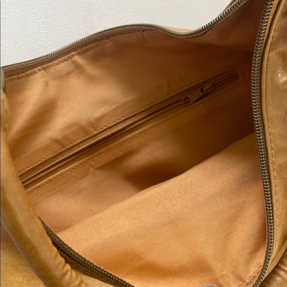 Unbrnded Tan Medium sized Leather Shoulder Bag