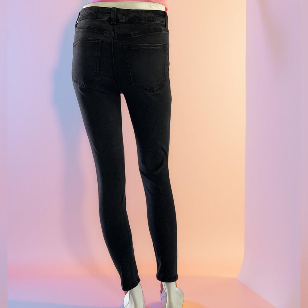 Refuge size 2 Women's Black Distressed Skinny Jeans