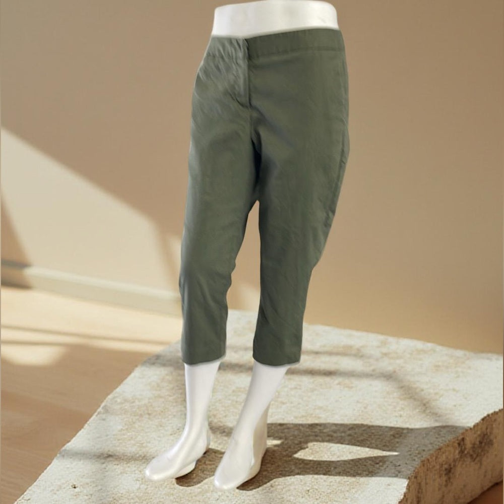 AttentionOlive Green Cropped Slim Fit Pants size 4