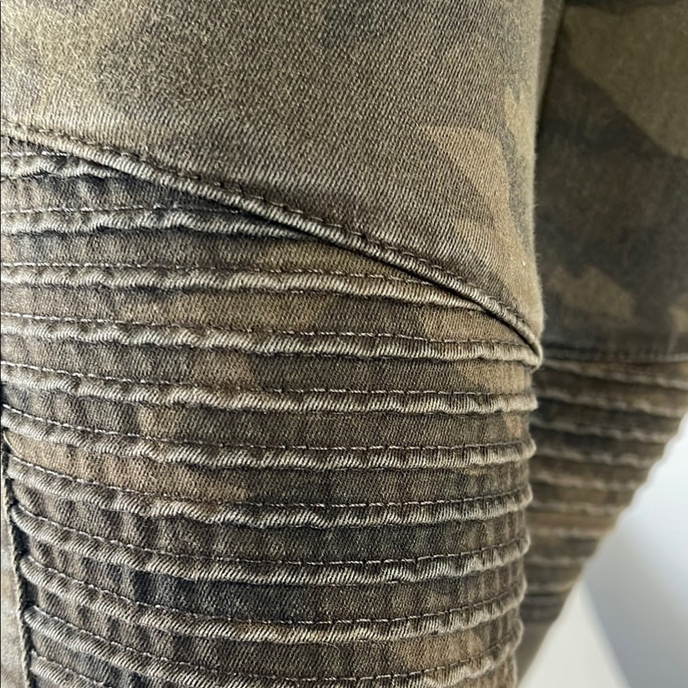Zara Women's Camouflage Skinny Jeans size 4